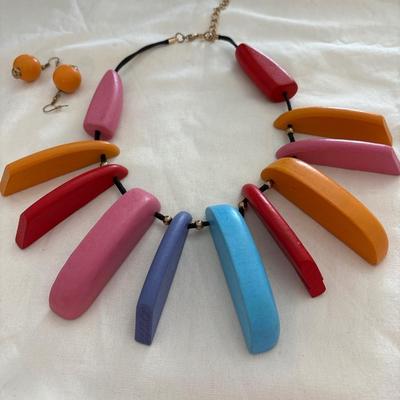 Chunky large wooden necklace with earrings
