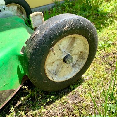 LOT 2 S: Lawn-Boy Lawnmower Model #4261
