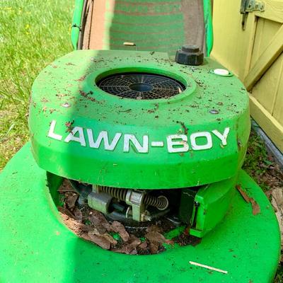 LOT 2 S: Lawn-Boy Lawnmower Model #4261