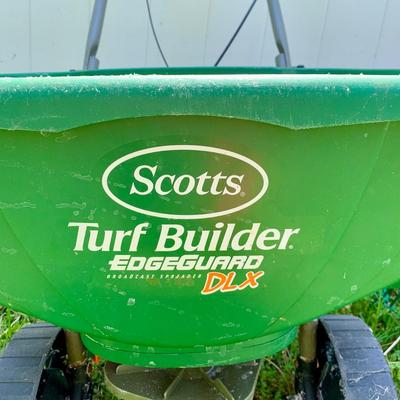 LOT 6 S: Scotts Turf Builder Edgeguard DLX, Garden Grabber, Toro S-200 Snow Blower Model # 38102