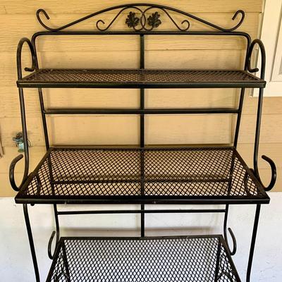 LOT 10 P: Vintage Woodard Wrought Iron Plant Stand