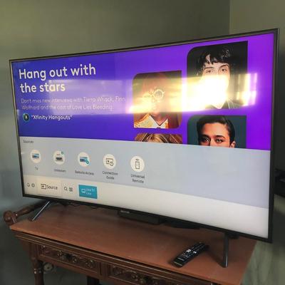 LOT 23B: Curved Flatscreen Samsung TV Model UN55RU7300F w/ Remote (Works)