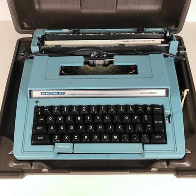 LOT 46G: Smith Corona Elextra XT Typewriter w/ Case