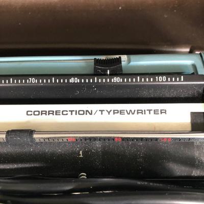 LOT 46G: Smith Corona Elextra XT Typewriter w/ Case