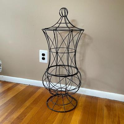 LOT 123U: Wrought Iron Home Decor Collection