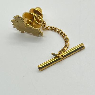 LOT 150L: 18K Gold Vintage Designer Tie Tack and Chain - 4.5 gtw