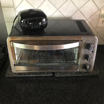 LOT 170K: Toastmaster Toaster Oven Model TM-183TR & Dash Deluxe Egg Bite Maker Model DBBM450GBBK08