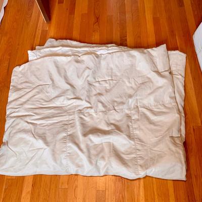 LOT 205 U: Bedding Colleciton: Inofia Tri-Fold Full Size Mattress W/ Bamboo Cover, North Pole Trading Co. Ultra Mink & Sherpa in package...