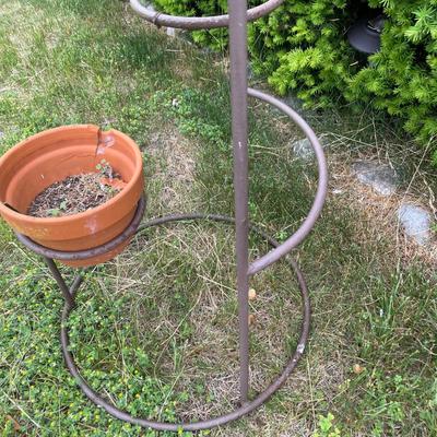 LOT 222Y: Garden Decor & Plant Stand
