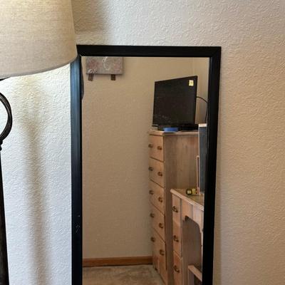 FLOOR LAMP, DOOR MIRROR AND TABLE/PLANT STAND