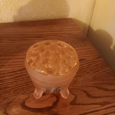 STATUE OF A COUPLE EMBRACING AND A GLASS FENTON? FROG DISH