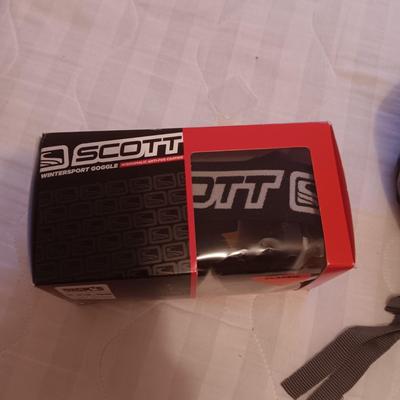 SCOTT GOGGLES, S/M SCHWINN BIKE HELMET AND CRIBBAGE BOARD (NO PEGS)