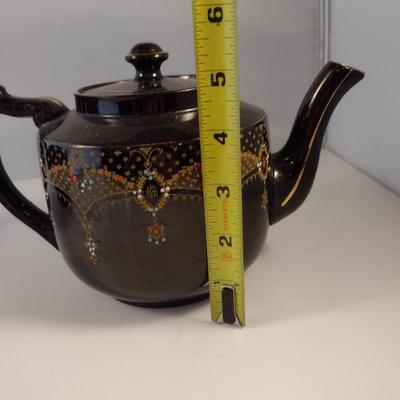 Pair of English Glazed Teapots