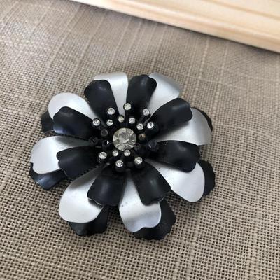 Flower Button brooch