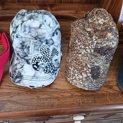 LADIES VISOR AND BALL CAPS