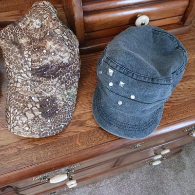 LADIES VISOR AND BALL CAPS