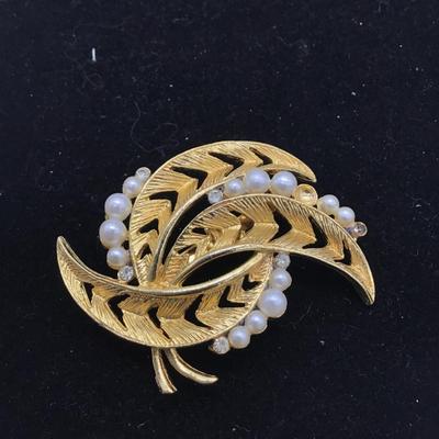 Vintage faux pearl leaf brooch
