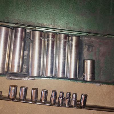 SOCKETS AND RATCHET WRENCH
