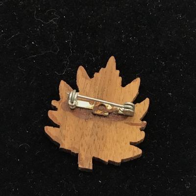 Wooden leaf pin