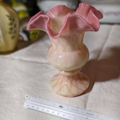 Fenton Burmese Diamond Optic Vase