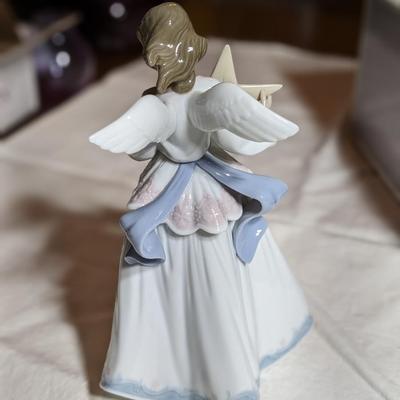 Lladro 6132 ~ Angel Of The Stars ~ Mint w/ Box. (box 631 - 12)