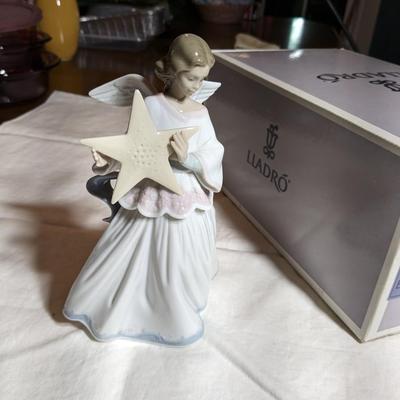 Lladro 6132 ~ Angel Of The Stars ~ Mint w/ Box. (box 631 - 12)