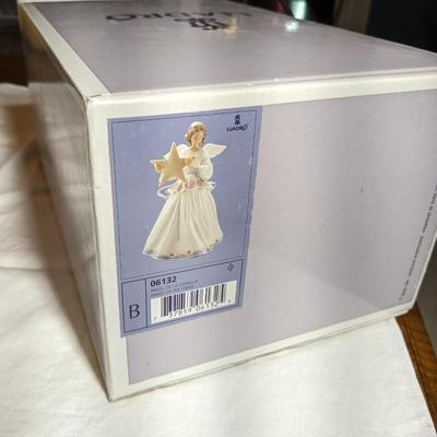 Lladro 6132 ~ Angel Of The Stars ~ Mint w/ Box. (box 631 - 12)