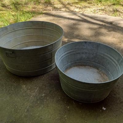 Galvanized Wash Tubs Set of Two in Good Condition (MB)