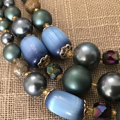 Gorgeous Glass and Faux Bead Vintage Necklace