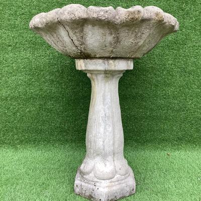 801 *UPDATED* Vintage Concrete Birdbath