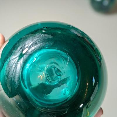 2 Kerry Glass Green Swirl Controlled Bubbles Apple Paperweight Ireland