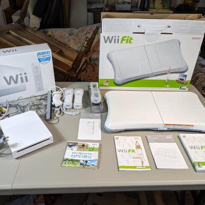 Nintendo Wii Fit Console, Balance Board, Games included