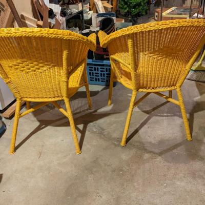 Set of 2 lIke New Plastic Wicker Metal Framing Chairs