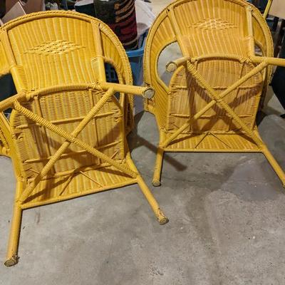 Set of 2 lIke New Plastic Wicker Metal Framing Chairs