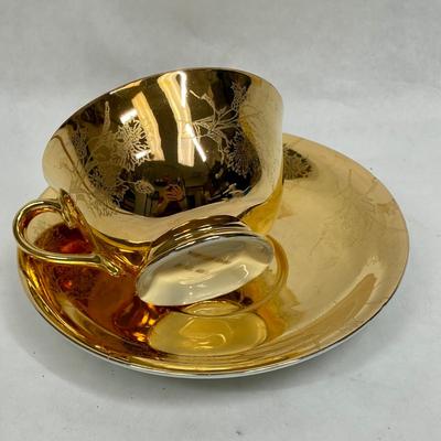 Find bone China teacup and saucer gold 22 kt gold