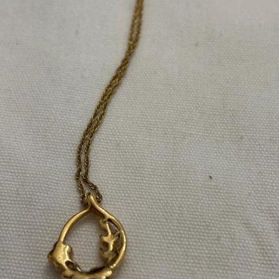 Trifari Gold toned vintage necklace