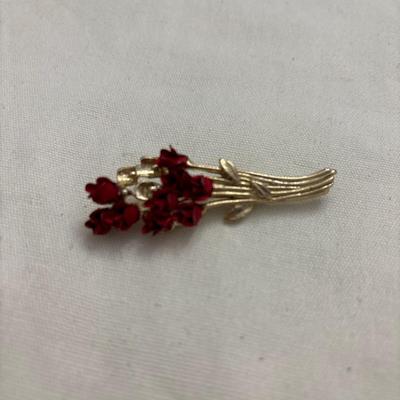 DM 97 vintage gold Tone pin of dozen red roses