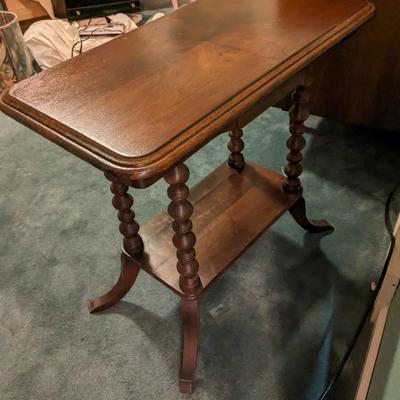 Lovely Muscoda Mfg Co Walnut Quarter Sewn Side Table