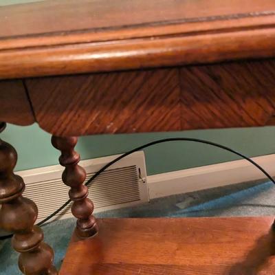 Lovely Muscoda Mfg Co Walnut Quarter Sewn Side Table
