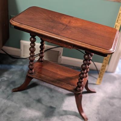 Lovely Muscoda Mfg Co Walnut Quarter Sewn Side Table