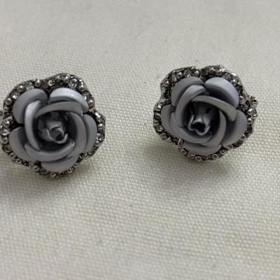 Women’s rose fashion earrings
