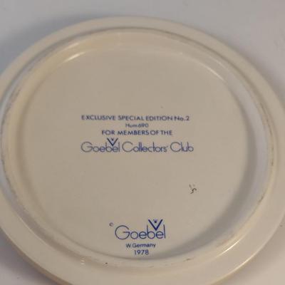 Goebel Collector's Club Porcelain Disk- 1978 Edition No. 2