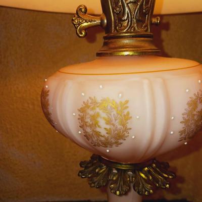 VINTAGE PINK GLASS TABLE LAMP