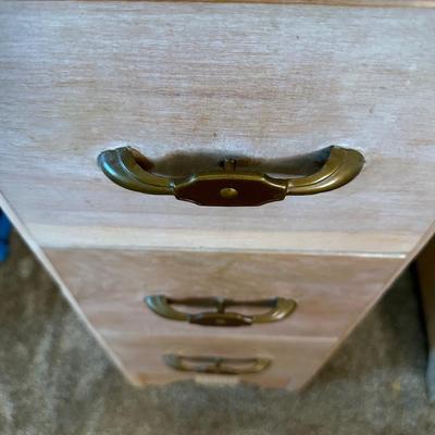 CHEST OF DRAWERS