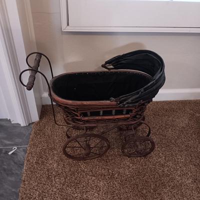 ANTIQUE REPLICA STROLLER WITH 2 BOYDS BEARS