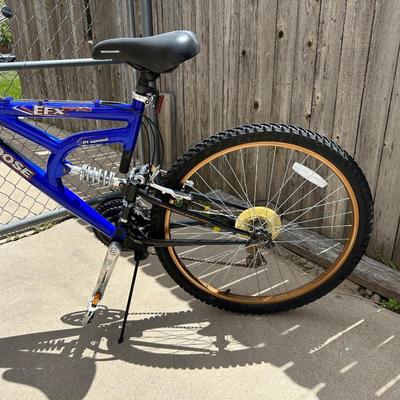 MONGOOSE EFX ALUMINUM 21 SPEED MOUNTAIN BIKE