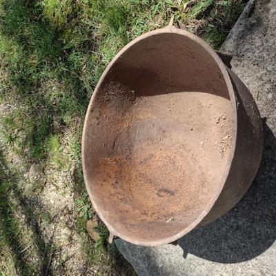 Antique Cast Iron Large Wash Pot Cauldron (MB)