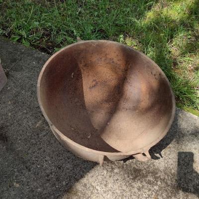 Antique Cast Iron Large Wash Pot Cauldron (MB)