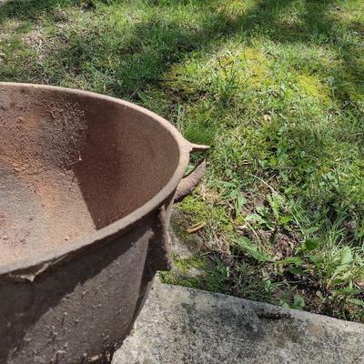 Antique Cast Iron Large Wash Pot Cauldron (MB)