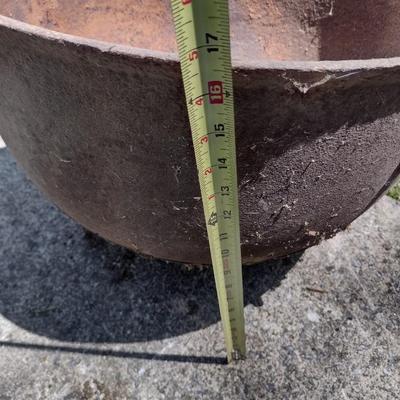Antique Cast Iron Large Wash Pot Cauldron (MB)